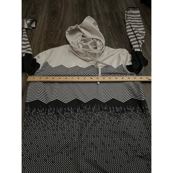 Nike Pro Dri Fit Black and Gray Printed Hoodie size Large - Picture 4 of 6